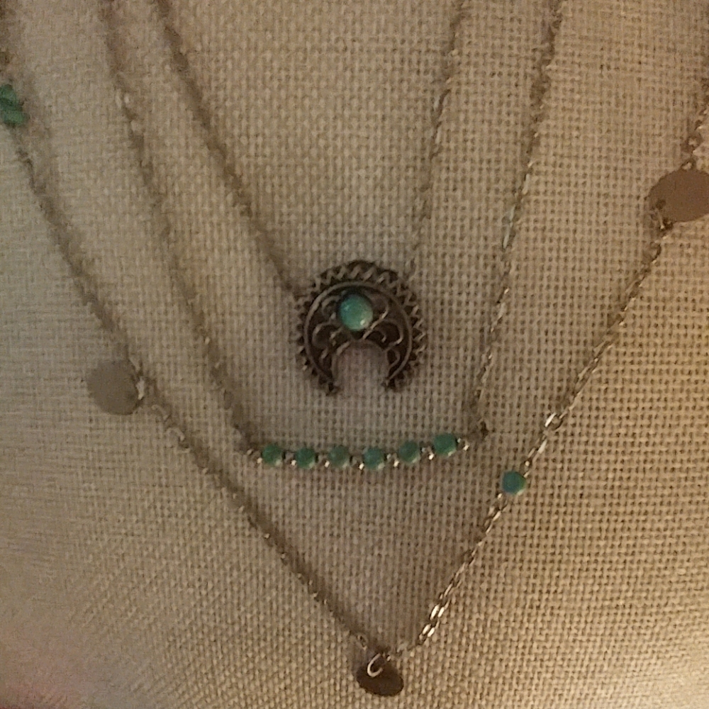 Necklace triple chain with conch